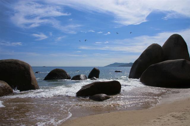南宁出发：海南海口、琼海、博鳌、三亚、南山双飞五日休闲游（品质团）