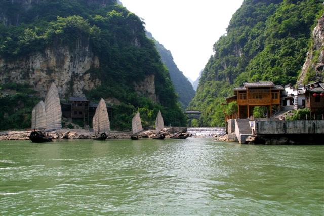 南宁出发：重庆、丰都鬼城、长江三峡、宜昌、武汉双卧六日游