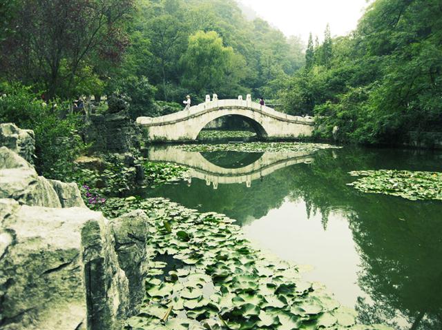 南宁出发：贵阳、遵义、青岩古镇、天河潭、花溪双卧六日游